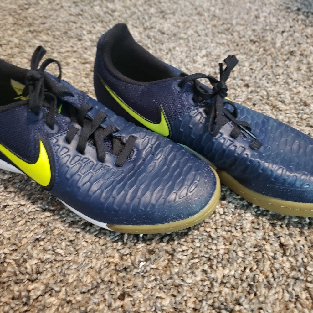 Nike Magistax Indoor Sport Shoes